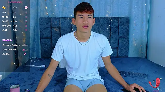 NicolasTorrez online show from April 12, 2026, 8:30 am