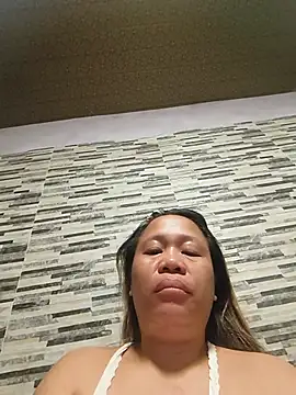 squirtshantal online show from June 3, 2026, 7:08 pm