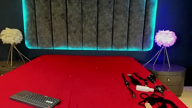 LuciaBeltrann online show from April 13, 2026, 7:19 pm