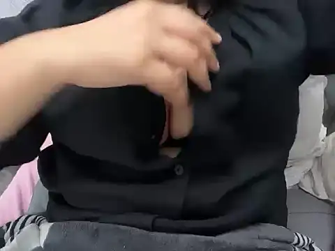 Snapshot of hugeindiantitties chatting on February 25, 2026, 3:27 am hugeindiantitties online show from February 25, 2026, 3:27 am