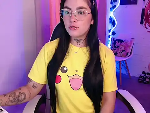 Snapshot of JanineRae chatting on February 19, 2026, 6:15 pm JanineRae online show from February 19, 2026, 6:15 pm