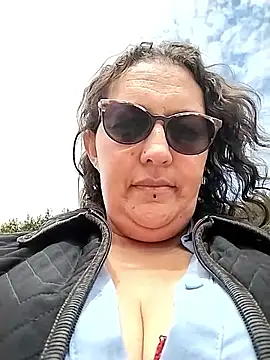 Snapshot of _Saraqueen chatting on February 20, 2026, 3:23 pm Saraqueen online show from February 20, 2026, 3:23 pm