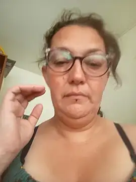  Saraqueen online show from March 15, 2026, 6:47 pm