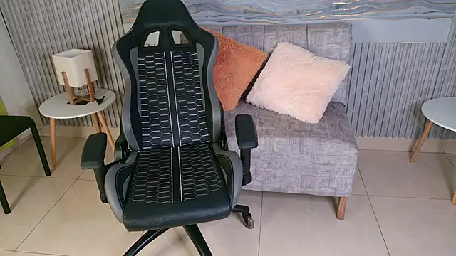 Abby18  online show from February 27, 2026, 4:12 am