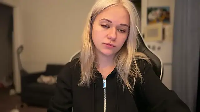 Leylia Lily online show from April 10, 2026, 6:34 pm