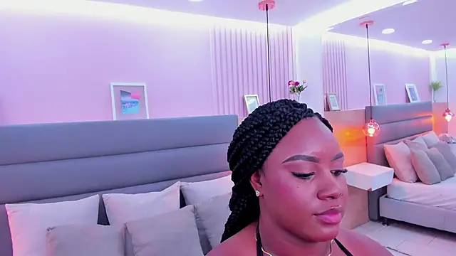 laia fisher  online show from April 2, 2026, 1:31 pm