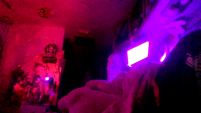 Snapshot of issyamazin chatting on March 1, 2026, 6:26 am issyamazin online show from March 1, 2026, 6:26 am