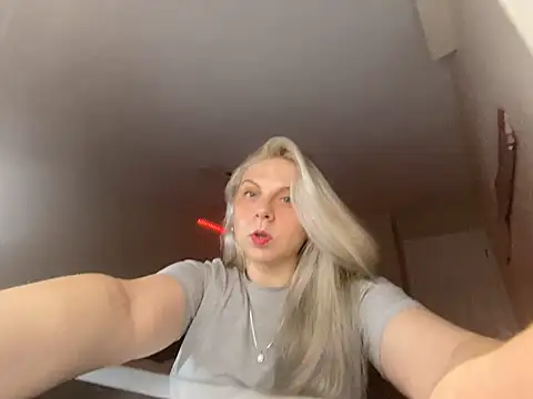 Snapshot of i_love_iva chatting on February 15, 2026, 4:31 am i love iva online show from February 15, 2026, 4:31 am