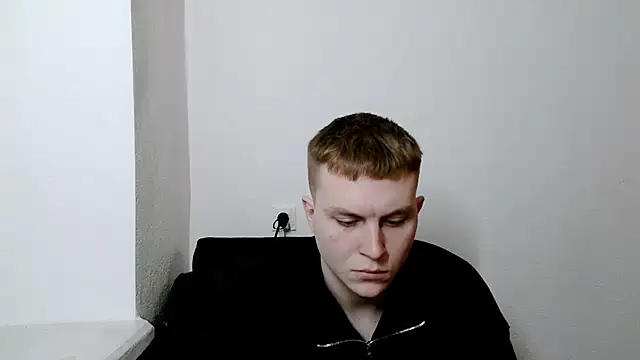 Snapshot of MrHeat_ chatting on March 4, 2026, 8:59 pm MrHeat online show from March 4, 2026, 8:59 pm