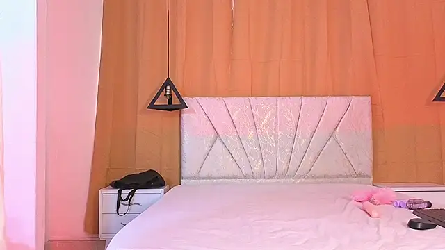 Snapshot of rossane_luxe chatting on February 23, 2026, 12:35 pm rossane luxe online show from February 23, 2026, 12:35 pm