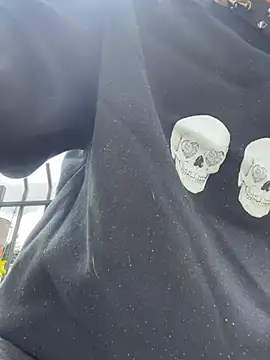 Thom sam  online show from February 14, 2026, 4:04 pm