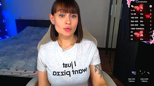 Snapshot of Mel_Lovell_ chatting on February 13, 2026, 12:06 am Mel Lovell online show from February 13, 2026, 12:06 am