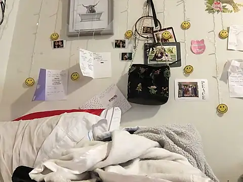 Snapshot of Girlnextdoor242 chatting on February 17, 2026, 4:13 pm Girlnextdoor242 online show from February 17, 2026, 4:13 pm