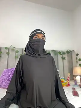 Snapshot of aminaa_ chatting on March 19, 2026, 6:34 pm aminaa online show from March 19, 2026, 6:34 pm