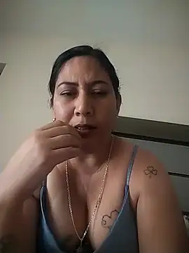 Snapshot of Arely_Sweet chatting on February 15, 2026, 8:05 pm Arely Sweet online show from February 15, 2026, 8:05 pm