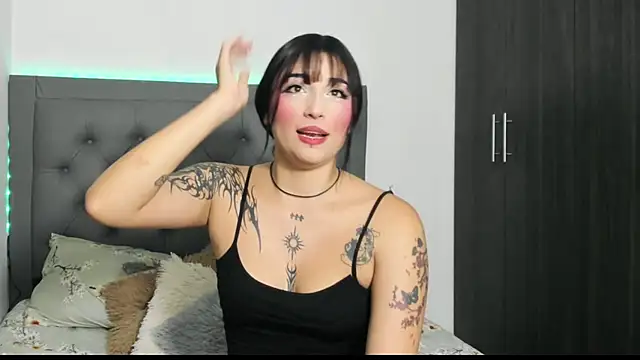 ImEmily   online show from April 16, 2026, 12:33 am