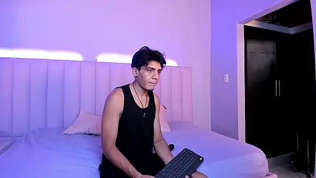 abrilandjulian online show from July 4, 2026, 7:42 pm