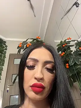 Snapshot of VictoriaLanes chatting on April 16, 2026, 4:24 am VictoriaLanes online show from April 16, 2026, 4:24 am