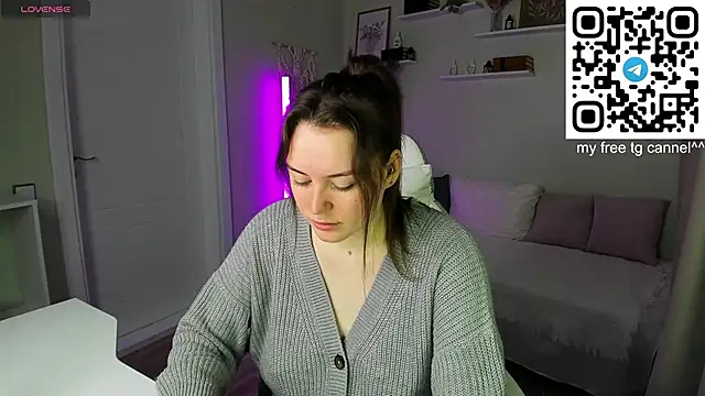 Snapshot of Laura_CollinsS chatting on June 2, 2026, 12:45 am Laura CollinsS online show from June 2, 2026, 12:45 am