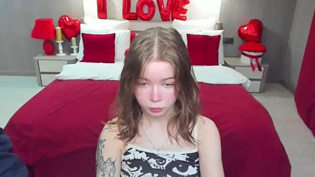 Snapshot of Violetta__Dreams chatting on February 17, 2026, 6:25 pm Violetta Dreams online show from February 17, 2026, 6:25 pm