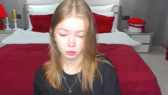 Snapshot of Violetta__Dreams chatting on May 7, 2026, 4:18 am Violetta Dreams online show from May 7, 2026, 4:18 am