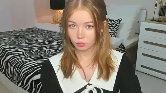 Snapshot of Violetta__Dreams chatting on May 9, 2026, 6:13 pm Violetta Dreams online show from May 9, 2026, 6:13 pm