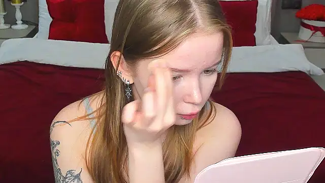 Snapshot of Violetta__Dreams chatting on June 3, 2026, 4:15 am Violetta Dreams online show from June 3, 2026, 4:15 am