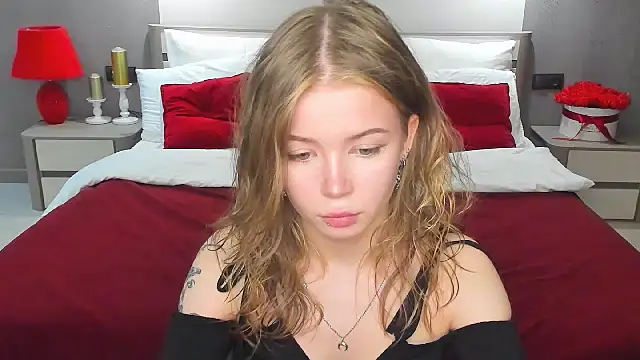 Snapshot of Violetta__Dreams chatting on June 5, 2026, 6:24 pm Violetta Dreams online show from June 5, 2026, 6:24 pm