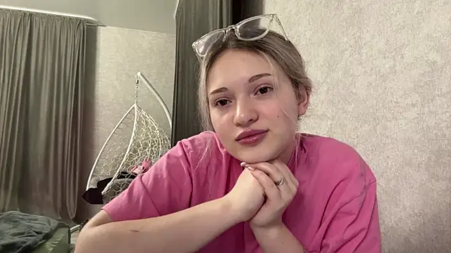 Snapshot of Linaceleste chatting on February 23, 2026, 2:03 pm Linaceleste online show from February 23, 2026, 2:03 pm