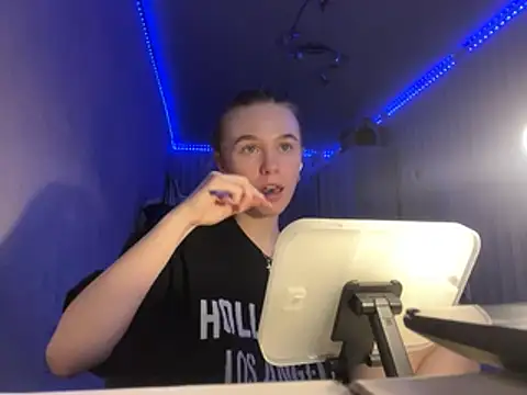 melissashineee online show from February 25, 2026, 11:42 am