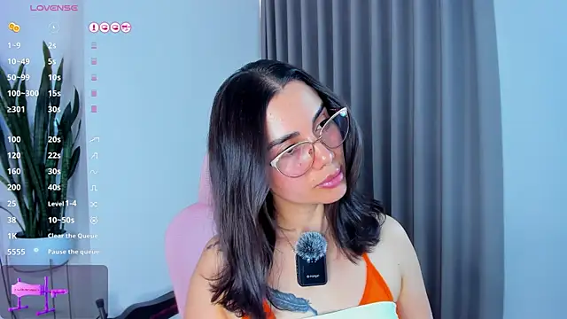 Snapshot of sara_ospina22 chatting on June 12, 2026, 8:30 pm sara ospina22 online show from June 12, 2026, 8:30 pm