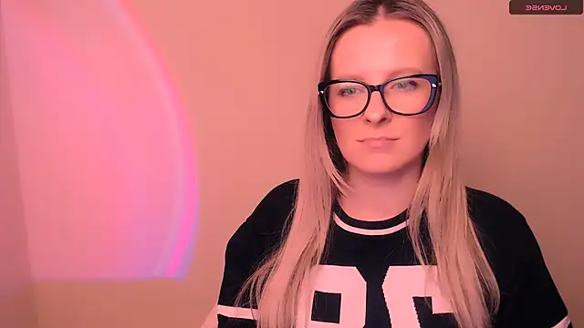 AnnePeach online show from February 16, 2026, 5:31 pm