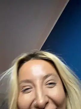 Snapshot of Summerwestt chatting on February 14, 2026, 7:21 pm Summerwestt online show from February 14, 2026, 7:21 pm