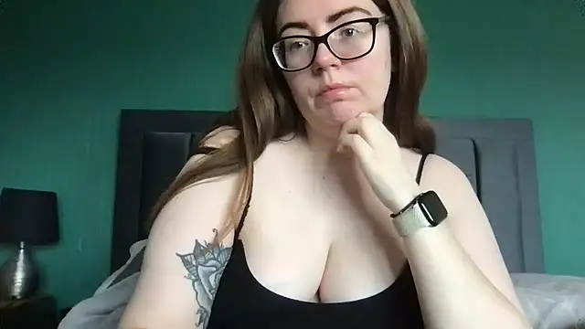 CurvyBx online show from March 30, 2026, 9:43 am