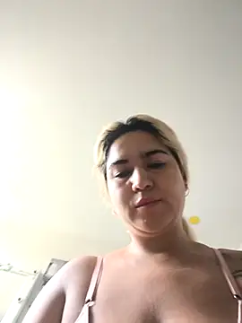 Snapshot of violet-grey chatting on April 7, 2026, 2:50 pm violet-grey online show from April 7, 2026, 2:50 pm