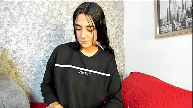 Snapshot of Anika_H chatting on April 11, 2026, 12:20 pm Anika H online show from April 11, 2026, 12:20 pm