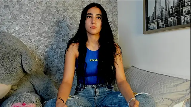 Snapshot of Anika_H chatting on April 12, 2026, 12:32 pm Anika H online show from April 12, 2026, 12:32 pm