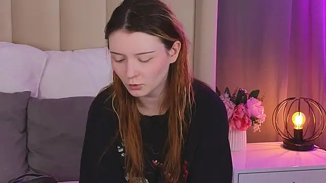 AlyssFrost online show from June 18, 2026, 2:23 am