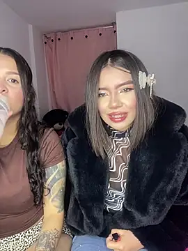 LLauraV online show from April 30, 2026, 2:51 am