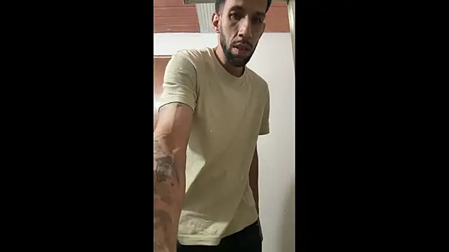 Snapshot of Karim_mansur chatting on April 5, 2026, 3:04 am Karim mansur online show from April 5, 2026, 3:04 am