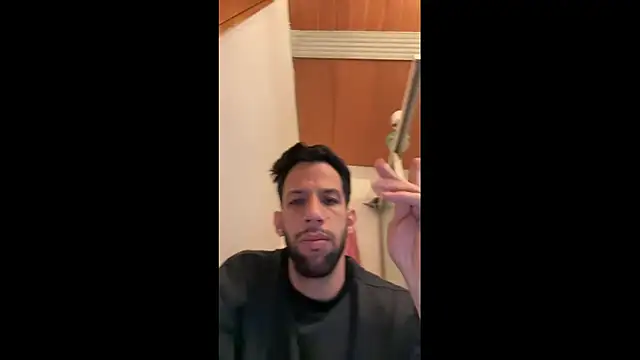 Snapshot of Karim_mansur chatting on April 6, 2026, 3:02 pm Karim mansur online show from April 6, 2026, 3:02 pm