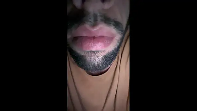 Snapshot of Karim_mansur chatting on April 14, 2026, 4:18 am Karim mansur online show from April 14, 2026, 4:18 am