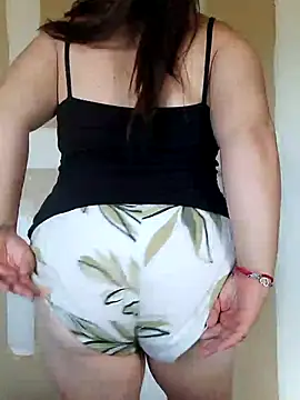 Snapshot of 69_less chatting on February 16, 2026, 6:48 pm 69 less online show from February 16, 2026, 6:48 pm