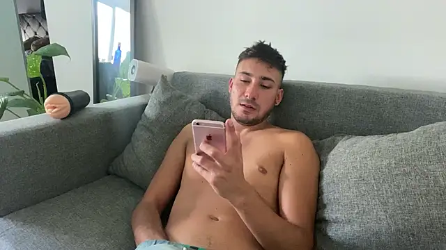 Snapshot of Heytincho chatting on March 1, 2026, 10:01 pm Heytincho online show from March 1, 2026, 10:01 pm