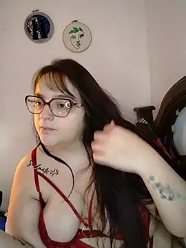 daphneev online show from August 3, 2026, 2:11 pm