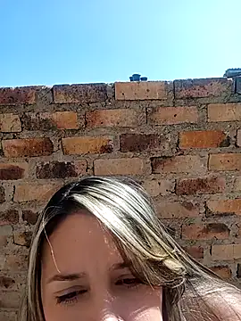 kiki milu online show from March 21, 2026, 2:09 pm