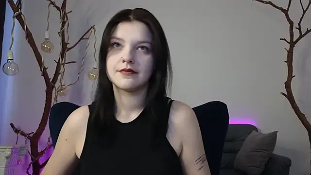 DeliaEffy online show from February 27, 2026, 1:22 pm