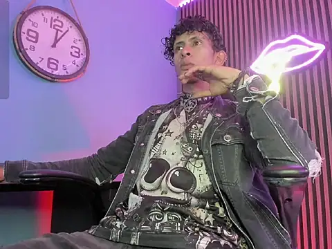 Maximoking26 online show from March 7, 2026, 4:42 am