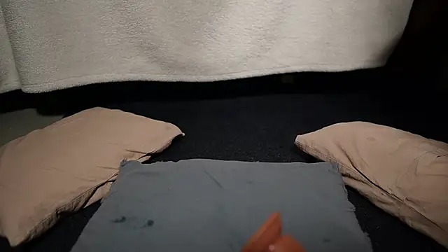 DLCheeks online show from February 15, 2026, 7:51 am