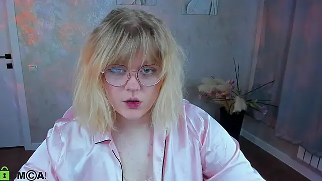 luna c0ra online show from March 24, 2026, 1:10 am